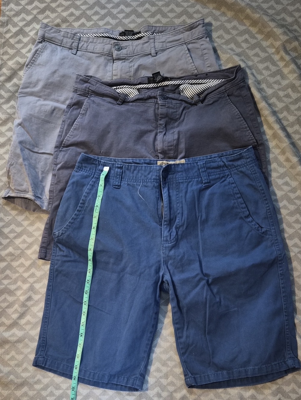 3 pack Men's Chino Shorts in Blue, Gray and Charcoal size 32/33